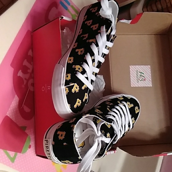 Row One Shoes - Pittsburgh Pirates Athletic Shoes ❤️